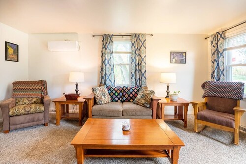 The Shepard Farmhouse on Acreage, a Private House