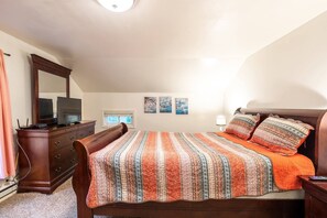 3 bedrooms, desk, iron/ironing board, free WiFi