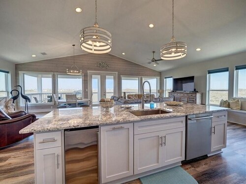 Shared Pool, Golf Cart Included, Pet Friendly, Boardwalk to Beach