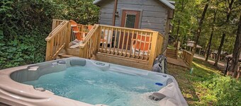 Ernie Cabin | Wauhatchie Woodlands Tiny Cabin