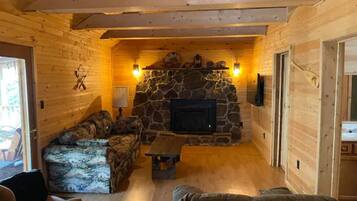 Una Smart TV, una chimenea, Netflix, servicios de streaming