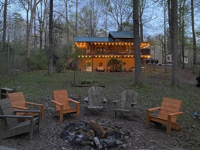 Cabin on the Water - "No Wake Zone" w/2 Kayaks, and Hot Tub!
