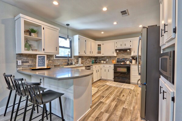 Fridge, microwave, oven, stovetop