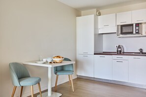 Microwave, stovetop, dishwasher