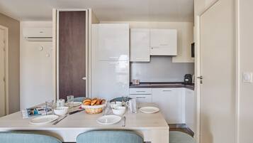 Micro-ondes, plaque de cuisson, lave-vaisselle