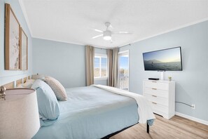 2 bedrooms, free WiFi, bed sheets - Oceanfront, Saltwater Pool, First Floor, King Bed (Carolina Beach)
