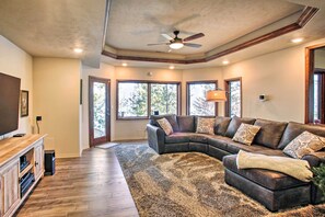 TV - Luxurious Liberty Lake Hideaway w/ Hot Tub! (Liberty Lake)