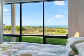 6 bedrooms, WiFi - Sweeping Ocean Views -136 NewellPetsNegotiableWiFi (Middleton)