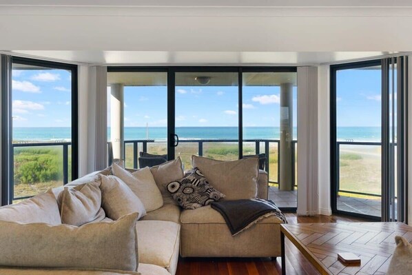 TV - Sweeping Ocean Views -136 NewellPetsNegotiableWiFi (Middleton)