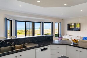 Fridge, microwave, oven, stovetop - Sweeping Ocean Views -136 NewellPetsNegotiableWiFi (Middleton)