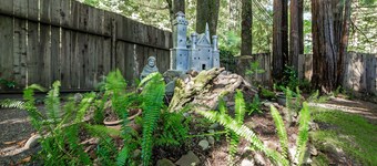 Dog-friendly home with grill, free WiFi, swing bench - next to Russian River