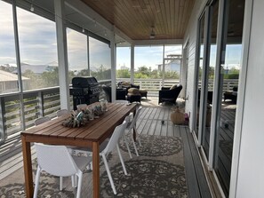 Outdoor dining - Private & Spacious [2300sqft] home w/Pool,Hot Tub,Golf Cart, Pet Friendly & Club (Captiva)