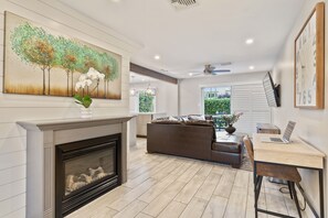 Smart TV, fireplace, offices - Scottsdale Luxury Bungalow With 4 Heated Pools (Scottsdale)