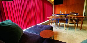 Superior Design Green View, Non Smoking | In-room dining