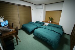 2 bedrooms, desk, iron/ironing board, free WiFi - Up to 8 people same price Narita Airport transfe - Guest House Yachimata / Yachimata Chiba (Yachimata)