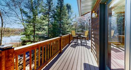 Dog-friendly lodging w/ scenic deck, pool table, lake dock, & free WiFi