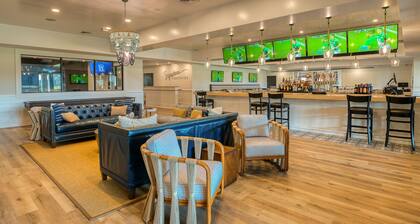 Bayside Condo w/ Balcony & Amazing Shared Pools, Hot Tub, Golf, Tennis, Fitness