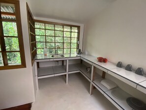 Fridge, stovetop, coffee/tea maker, electric kettle