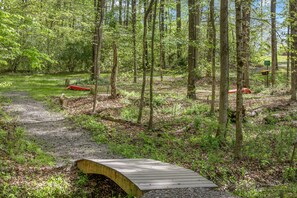 Property grounds - Log Cabin, UTK/Neyland, Smokies, 16acres, FP, HotTub, Arcade, Fishing, Golf,Pets (Knoxville)