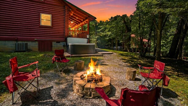 A log cabin with a fire pit and outdoor seating. - Little Joe Log Cabin, UTK/Neyland, Smokies, 16acres, FP, HotTub, Fishing, Pets (Knoxville)