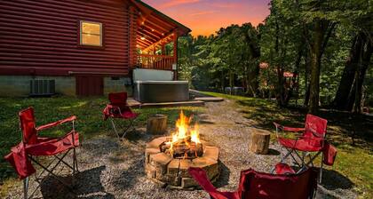 Little Joe Log Cabin, UTK/Neyland, Smokies, 16acres, FP, HotTub, Fishing, Pets