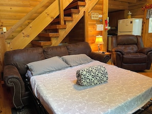 Interior - Little Joe Log Cabin, UTK/Neyland, Smokies, 16acres, FP, HotTub, Fishing, Pets (Knoxville)