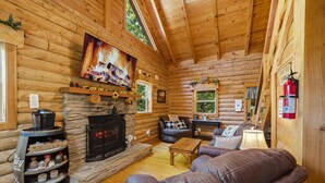 Smart TV, fireplace, video games, DVD player - Little Joe Log Cabin, UTK/Neyland, Smokies, 16acres, FP, HotTub, Fishing, Pets (Knoxville)