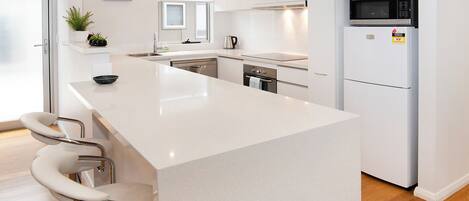 Mikrowelle, Ofen, Herdplatte, Geschirrspüler