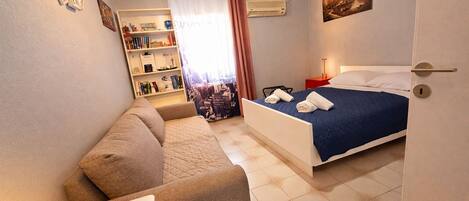1 bedroom, desk, iron/ironing board, WiFi