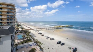 A beachfront hotel with a swimming pool, beach access, and a pier. - High Tide Haven at the Aruba (Daytona Beach)