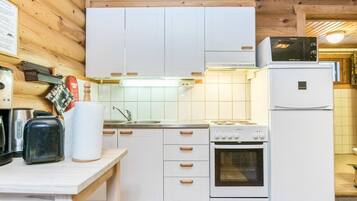 Refrigerador, microondas, lavavajillas, utensilios de cocina