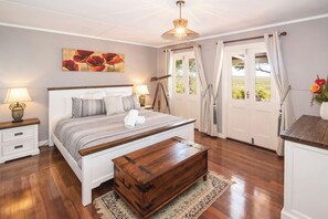 4 bedrooms, iron/ironing board, internet