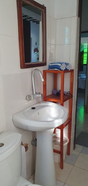 Ensemble douche/baignoire, baignoire à jets, serviettes fournies