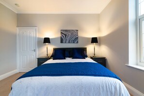 2 bedrooms, iron/ironing board, internet, bed sheets