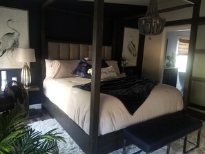 4 bedrooms, desk, iron/ironing board, free WiFi
