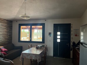 Interior - Vacation Villa "Oasi dei Fenicotteri" with Wi-Fi, A/C, Garden and Terrace (Is Pillonis Sant'Anna Arresi)
