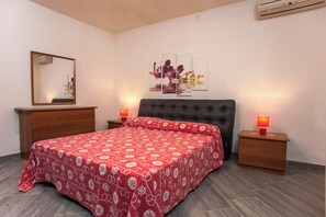 3 bedrooms, iron/ironing board, free WiFi, bed sheets - Holiday Villa "Oasi dei Fenicotteri" with Wi-Fi, A/C, Garden & Terrace (Is Pillonis Sant'Anna Arresi)