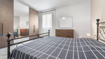 3 chambres, fer et planche à repasser, Wi-Fi gratuit, draps fournis