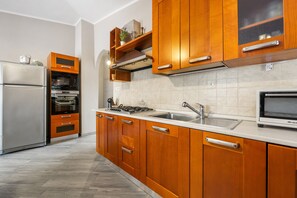 Fridge, microwave, oven, stovetop - Vacation Villa "Oasi dei Fenicotteri" with Wi-Fi, A/C, Garden and Terrace (Is Pillonis Sant'Anna Arresi)