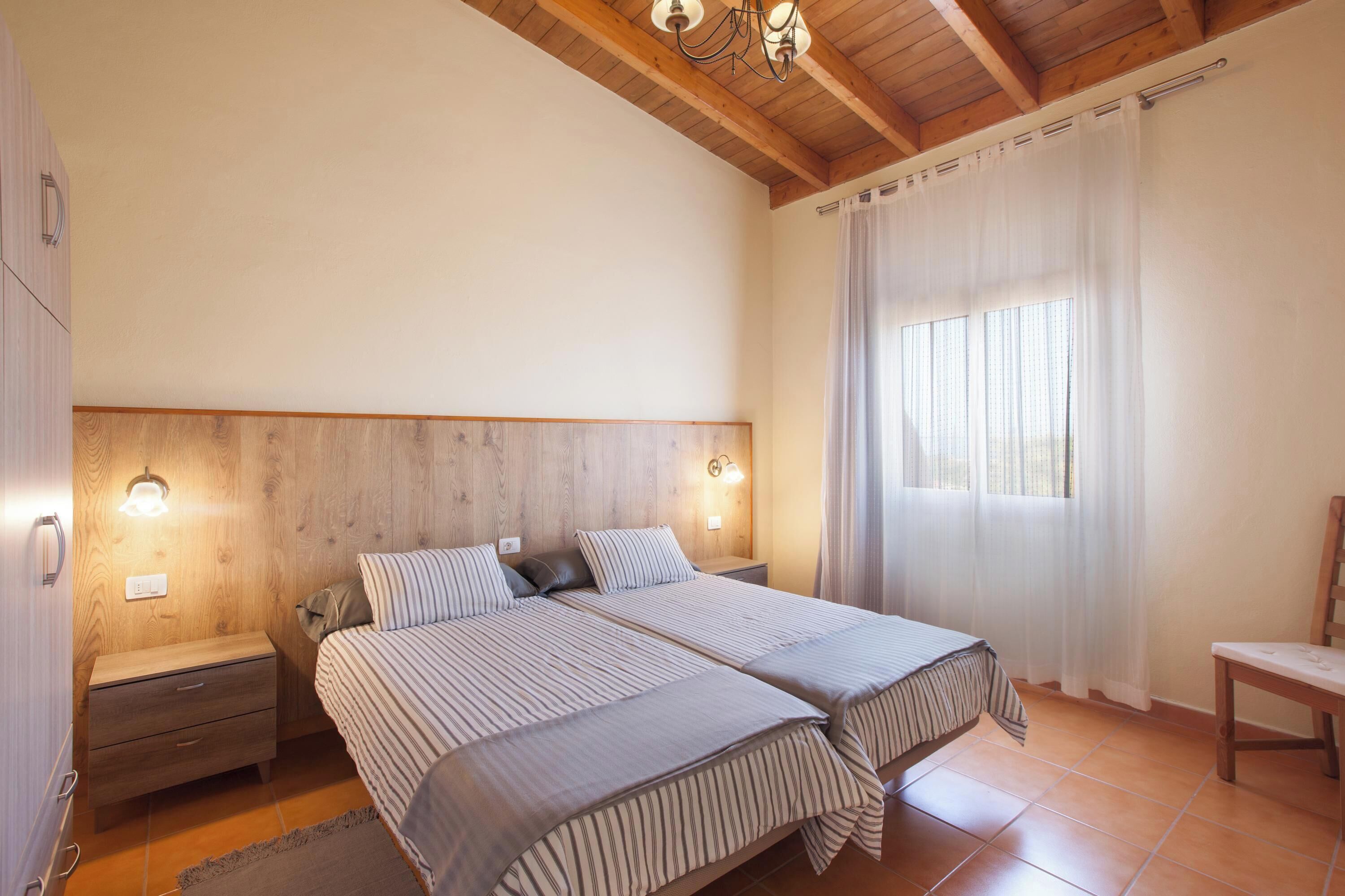 1 habitación, tabla de planchar con plancha, wifi gratis y ropa de cama 