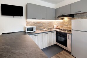 Fridge, microwave, oven, stovetop