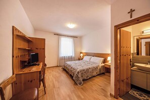 2 bedrooms, free WiFi, bed sheets - Holiday Apartment Primavera 2 with Mountain View, Wi-Fi & Garden (Moena)