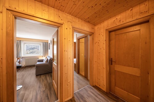 Holiday Apartment Primavera 3 with Mountain View, Wi-Fi & Garden