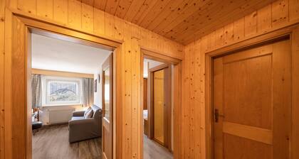 Holiday Apartment Primavera 3 with Mountain View, Wi-Fi & Garden
