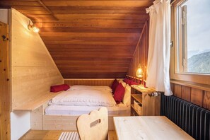 2 chambres, fer et planche Ă repasser, literie fournie