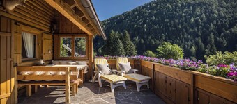 Cozy Chalet “Ferienhaus Moarbach” with Terrace & Garden