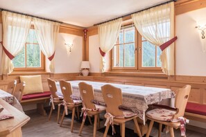 Dining - Vacation Chalet Crepes De Sela with Mountain View, Wi-Fi, Balcony & Garden (Canazei)
