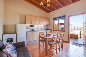 Interior - Holiday Apartment "Casa Quemahierro 1" with Sea View, Pool & Garden (Icod de los Vinos)