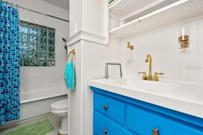Combined shower/tub, hair dryer, towels, soap