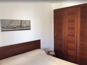 2 عدّة غرف نوم ومكواة/لوح كي وواي فاي مجانًا وملاءات أسرّة